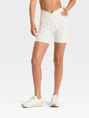 JoyLab Women's 5" Inseam High-Rise Ruched Waist Bike Shorts Large L Cherry